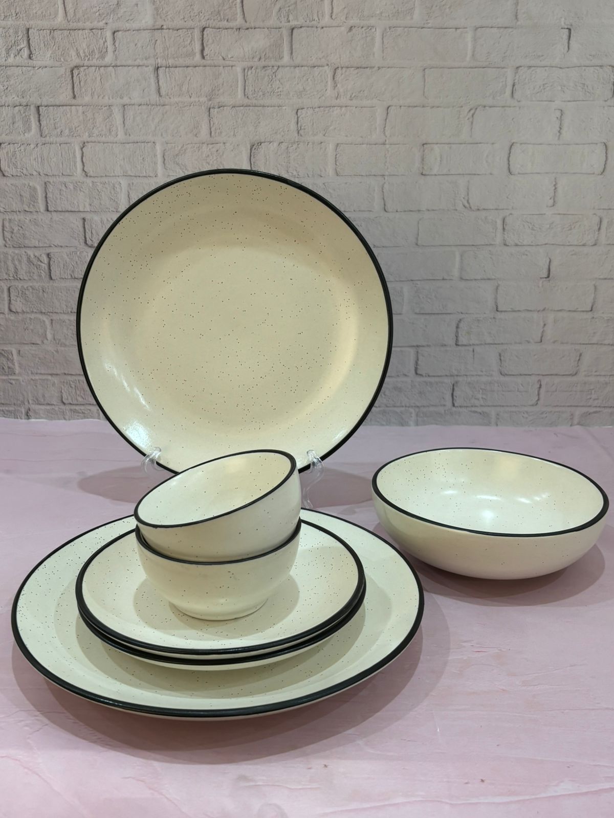 White Dinner Set with Black Rim (Set of 7)