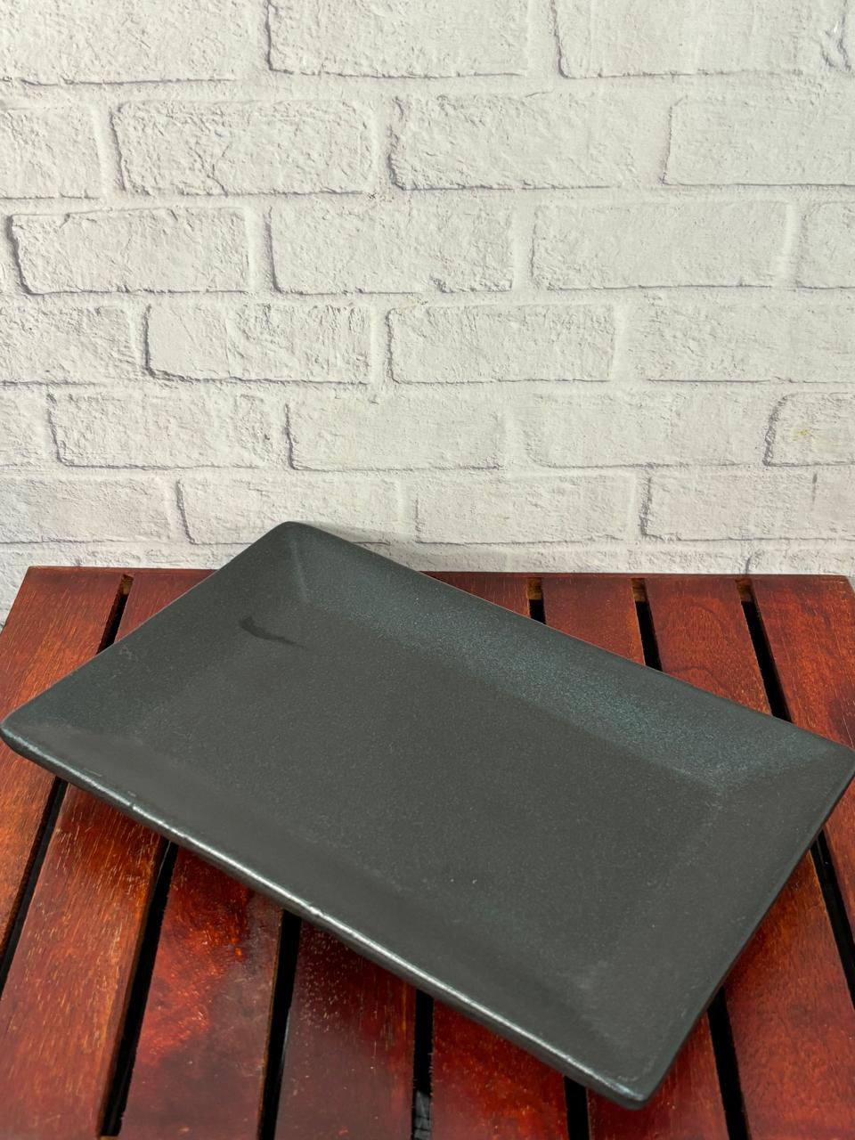 HOC-BLACK MATTE PLATTER