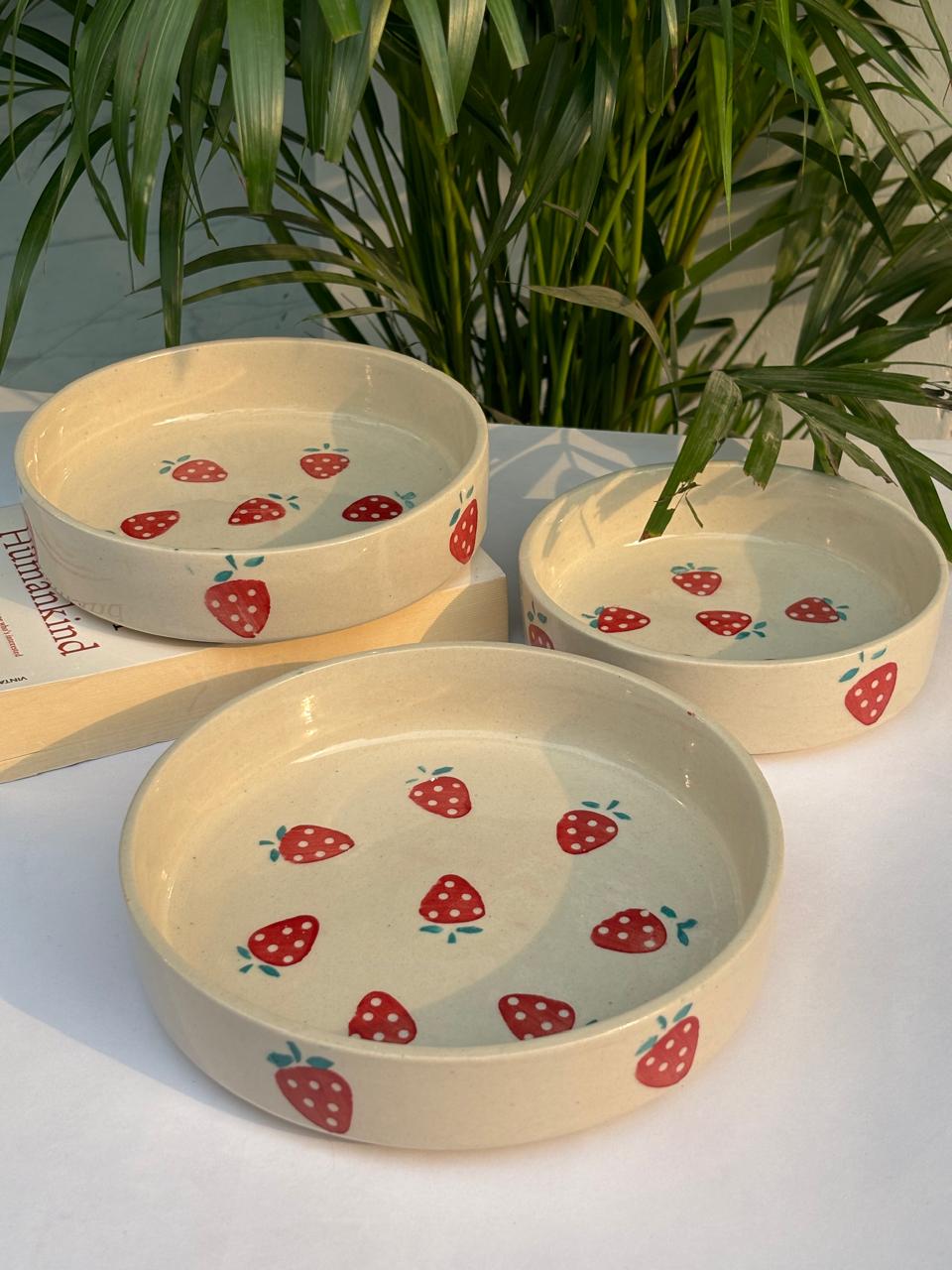 Strawberry Serving/Salad Bowl Set (Set of 3)